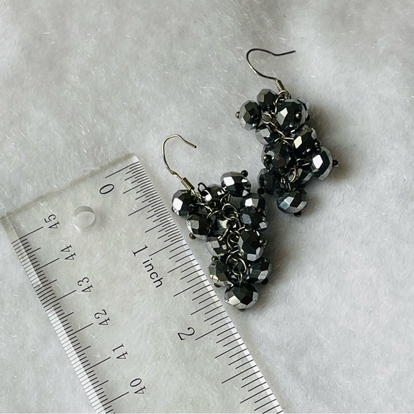 Crystal Cluster Jewelry Set 16" + 2.5" extender | Silver Metallic Faceted Beads - Picture 5 of 12